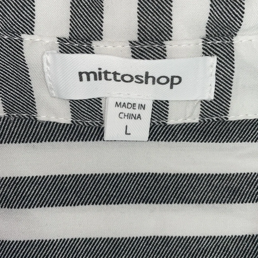 Mittoshop Women’s Flowy Short-Sleeve Button Down Blouse, Size L - Picture 3 of 7